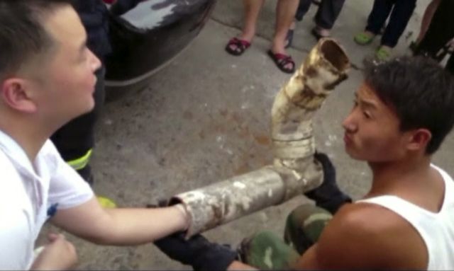 Το μωρό που βρέθηκε σε αποχέτευση στην Κίνα δόθηκε στην μητέρα του